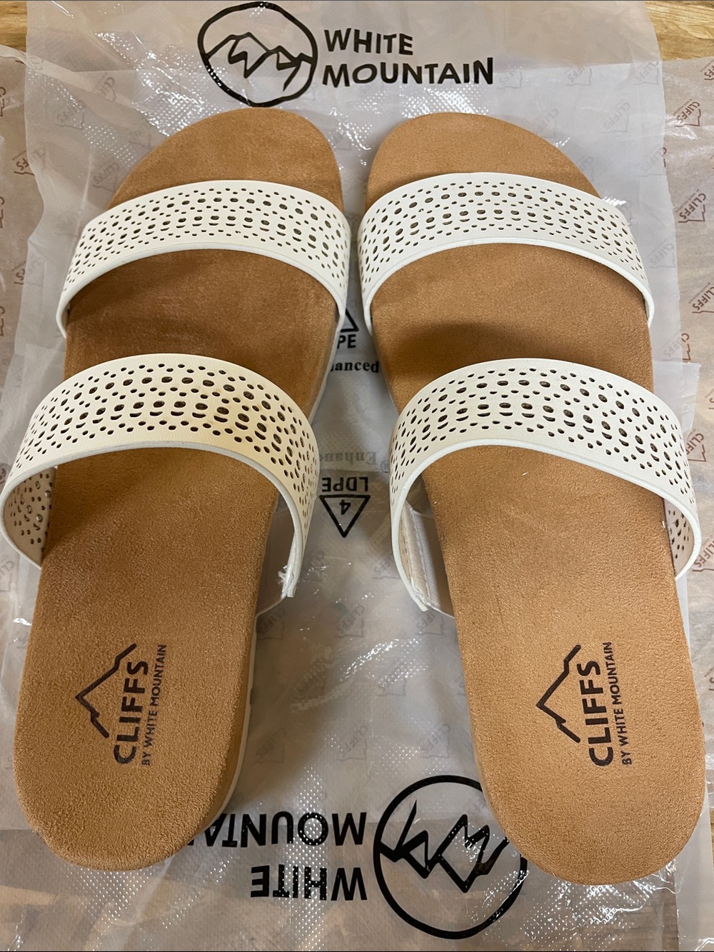 Cliffs Thrilled Sandals By White Mountain . Size 9M. White. NEW!!